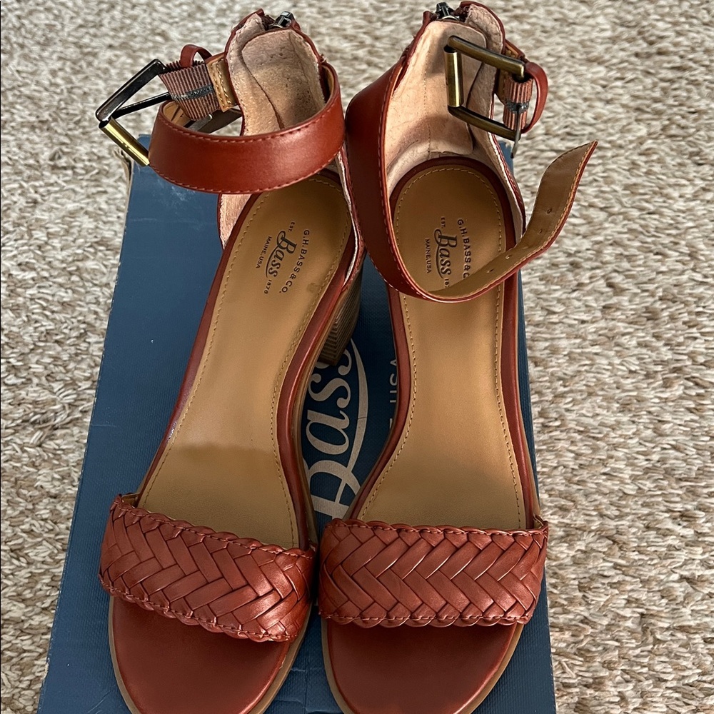 G.H. Bass & Co. Women's Tan Leather Sandals